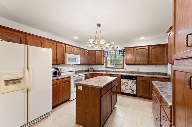 7459 Spring Court, Demotte, IN 46310