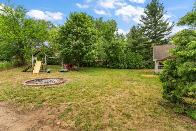 7459 Spring Court, Demotte, IN 46310