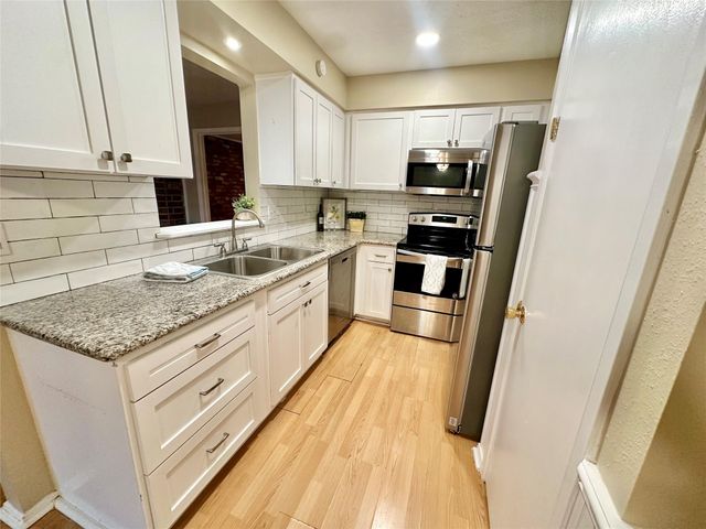 3758 Laura Leigh Drive, Friendswood, TX 77546