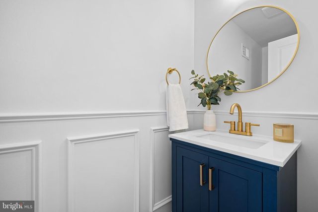 921 FLORA LN, Boothwyn, PA 19061