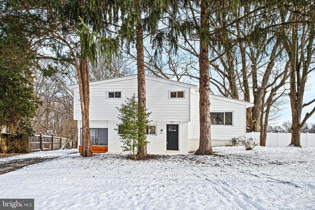 921 FLORA LN, Boothwyn, PA 19061