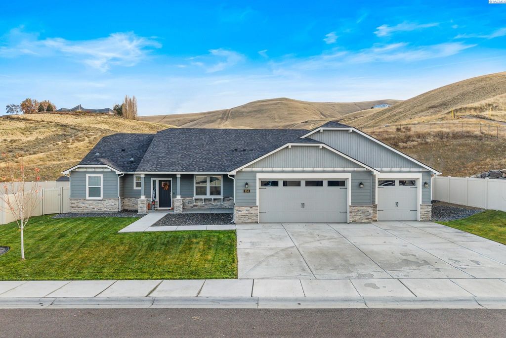 234 Ladera St, Prosser, WA 99350