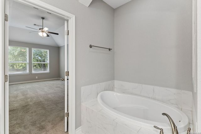 121 Cimarron Crk, Boerne, TX 78006