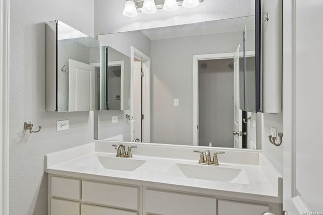 121 Cimarron Crk, Boerne, TX 78006