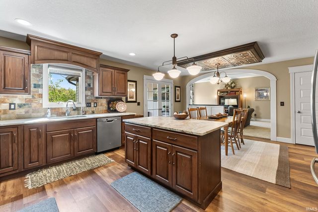 18736 Roselle Cove, Auburn, IN 46706