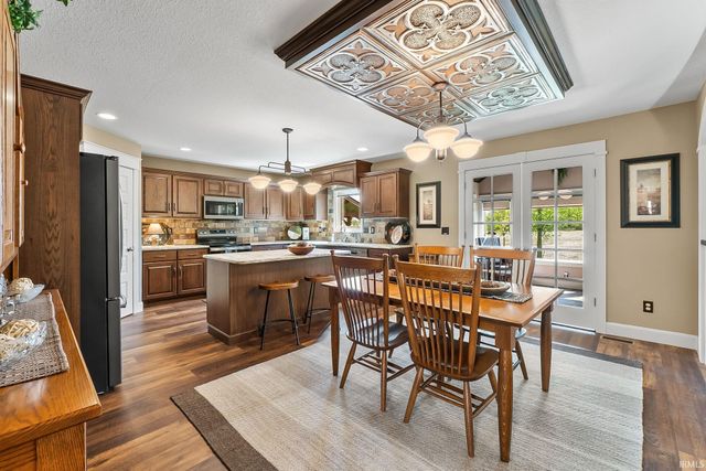 18736 Roselle Cove, Auburn, IN 46706