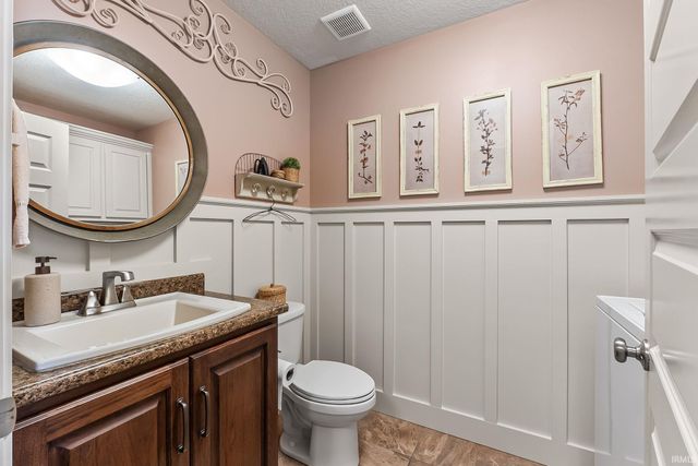 18736 Roselle Cove, Auburn, IN 46706