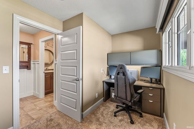 18736 Roselle Cove, Auburn, IN 46706