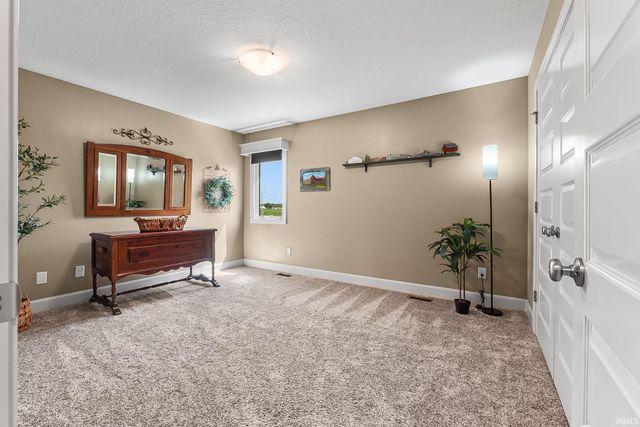 18736 Roselle Cove, Auburn, IN 46706