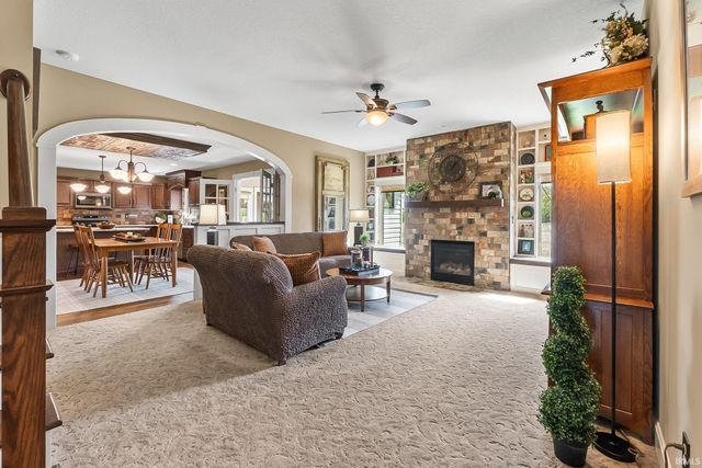 18736 Roselle Cove, Auburn, IN 46706