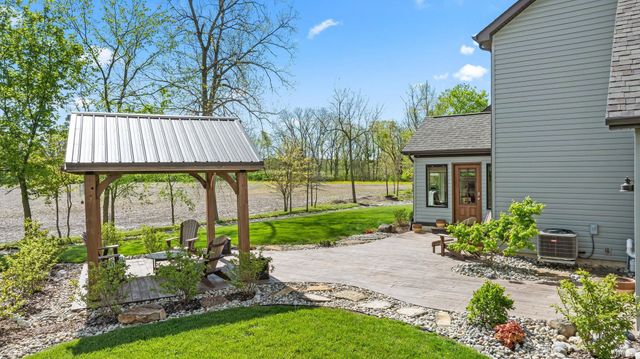 18736 Roselle Cove, Auburn, IN 46706