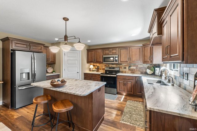18736 Roselle Cove, Auburn, IN 46706