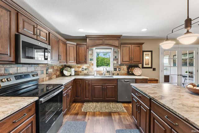 18736 Roselle Cove, Auburn, IN 46706