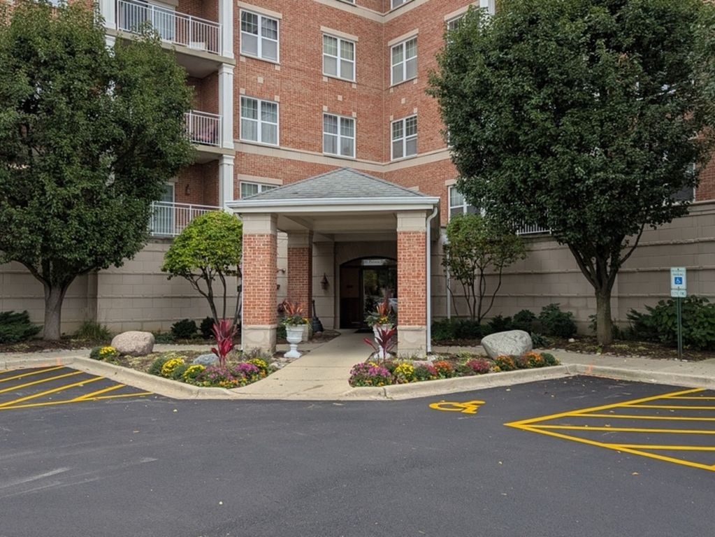 101 Pointe Drive 203, Northbrook, IL 60062 — exterior