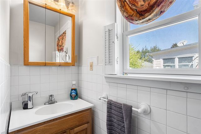 53 Cathedral Avenue, Providence, RI 02908