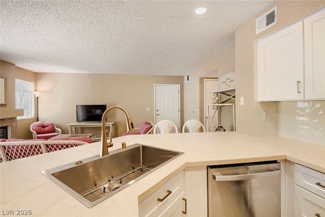 7900 Ryandale Circle 101, Las Vegas, NV 89145