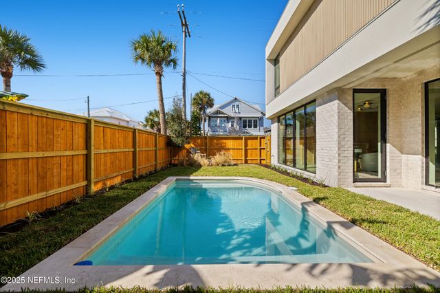 1475 OCEAN Boulevard, Atlantic Beach, FL 32233