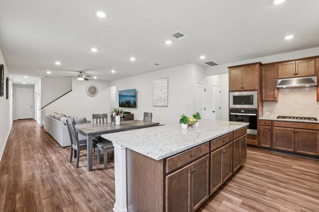 204 Swinging H LN, Georgetown, TX 78633
