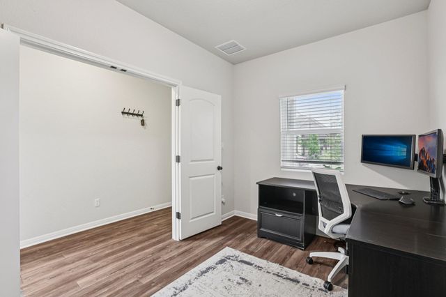 204 Swinging H LN, Georgetown, TX 78633