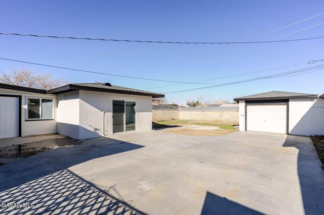 925 W Oldfield Street, Lancaster, CA 93534