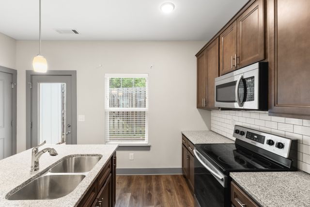 643 Bristol Creek Dr, Nashville, TN 37221