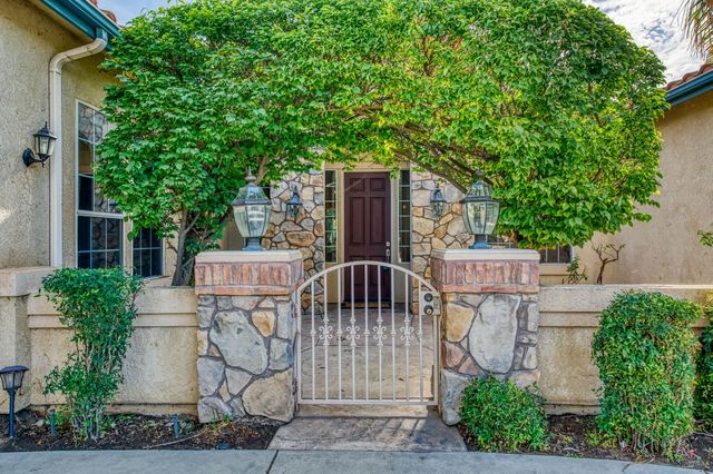1165 N Fairfax Avenue, Clovis, CA 93611