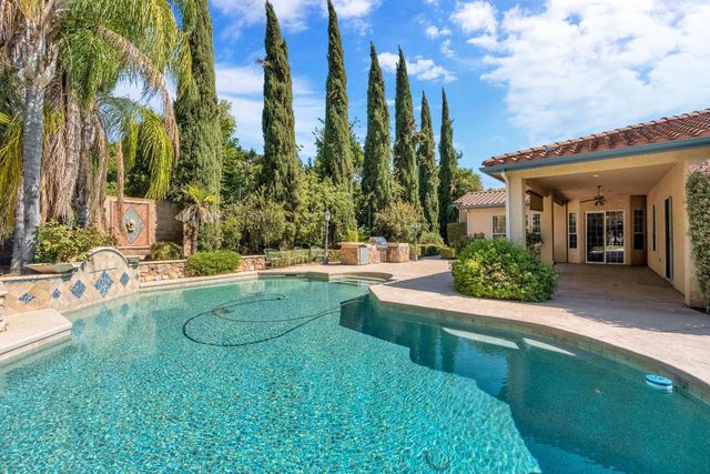 1165 N Fairfax Avenue, Clovis, CA 93611