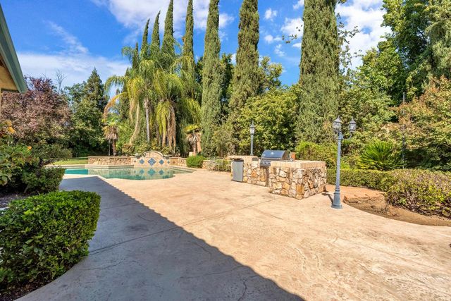 1165 N Fairfax Avenue, Clovis, CA 93611
