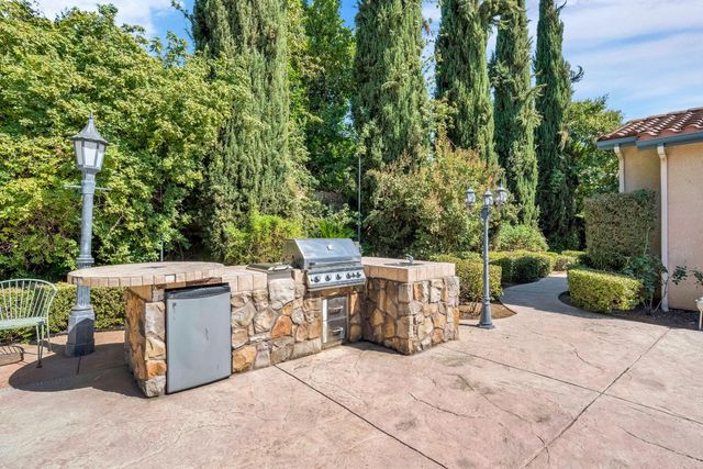1165 N Fairfax Avenue, Clovis, CA 93611