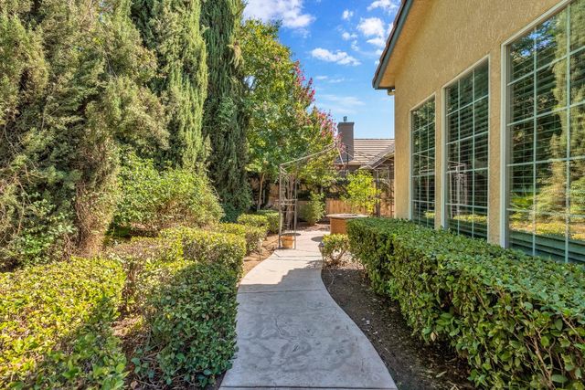 1165 N Fairfax Avenue, Clovis, CA 93611