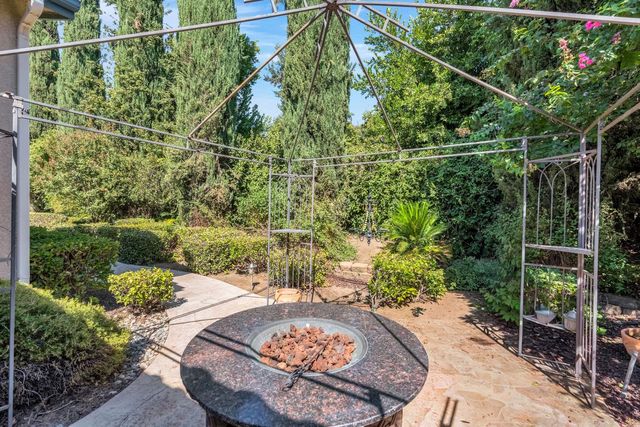1165 N Fairfax Avenue, Clovis, CA 93611