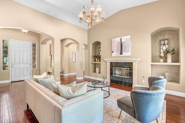 1165 N Fairfax Avenue, Clovis, CA 93611