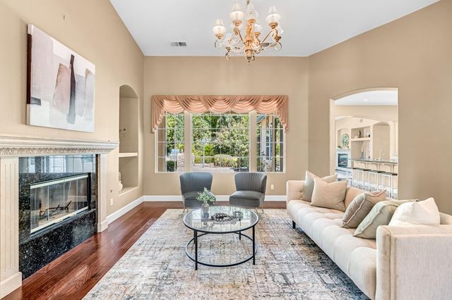 1165 N Fairfax Avenue, Clovis, CA 93611