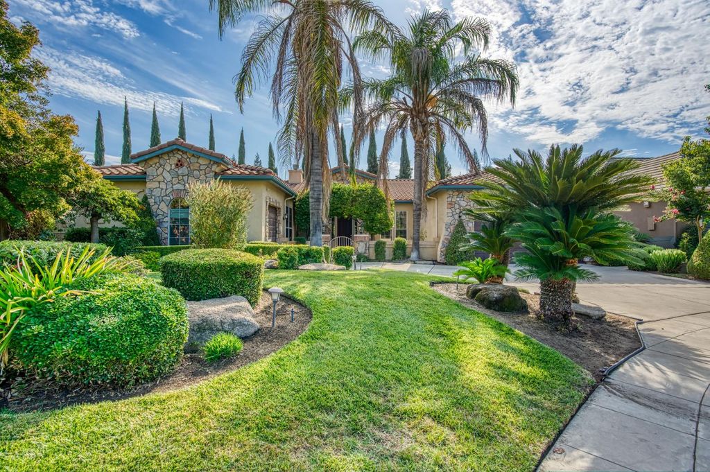 1165 N Fairfax Avenue, Clovis, CA 93611
