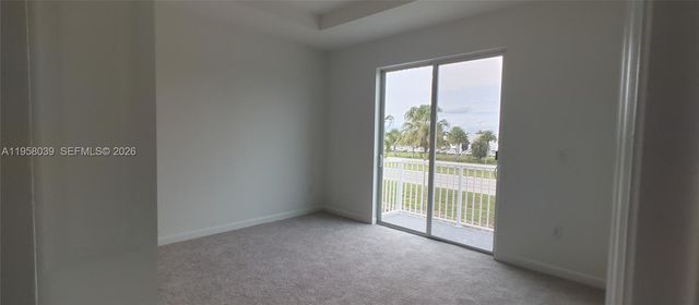 689 SE 13th St Cir, Homestead, FL 33034