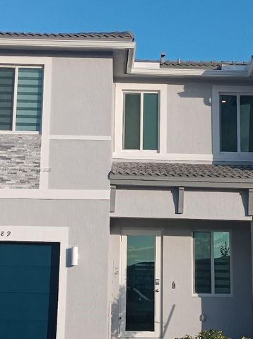 689 SE 13th St Cir, Homestead, FL 33034