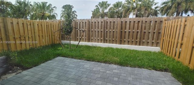 689 SE 13th St Cir, Homestead, FL 33034