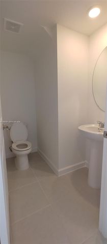 689 SE 13th St Cir, Homestead, FL 33034