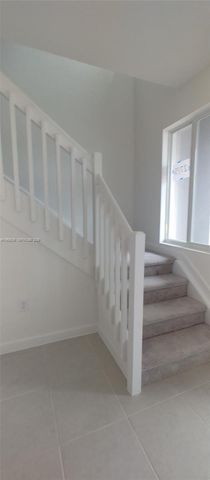 689 SE 13th St Cir, Homestead, FL 33034