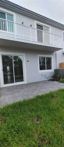 689 SE 13th St Cir, Homestead, FL 33034