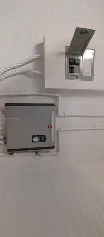 689 SE 13th St Cir, Homestead, FL 33034