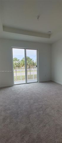 689 SE 13th St Cir, Homestead, FL 33034