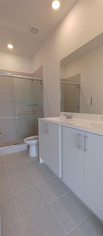 689 SE 13th St Cir, Homestead, FL 33034