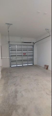 689 SE 13th St Cir, Homestead, FL 33034