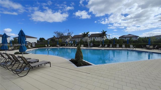 689 SE 13th St Cir, Homestead, FL 33034