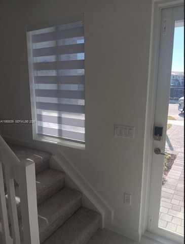 689 SE 13th St Cir, Homestead, FL 33034