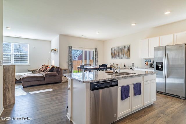 5804 Kellie Woods Dr, Louisville, KY 40258