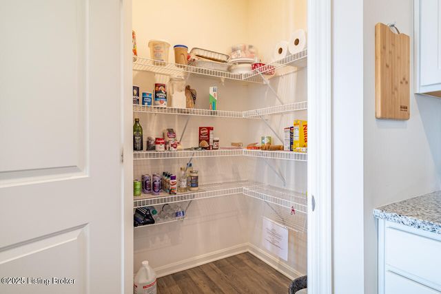 5804 Kellie Woods Dr, Louisville, KY 40258