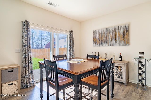 5804 Kellie Woods Dr, Louisville, KY 40258