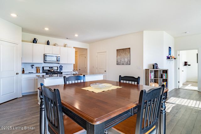 5804 Kellie Woods Dr, Louisville, KY 40258